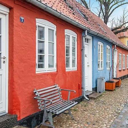 4 Person In Tonder-by Traum