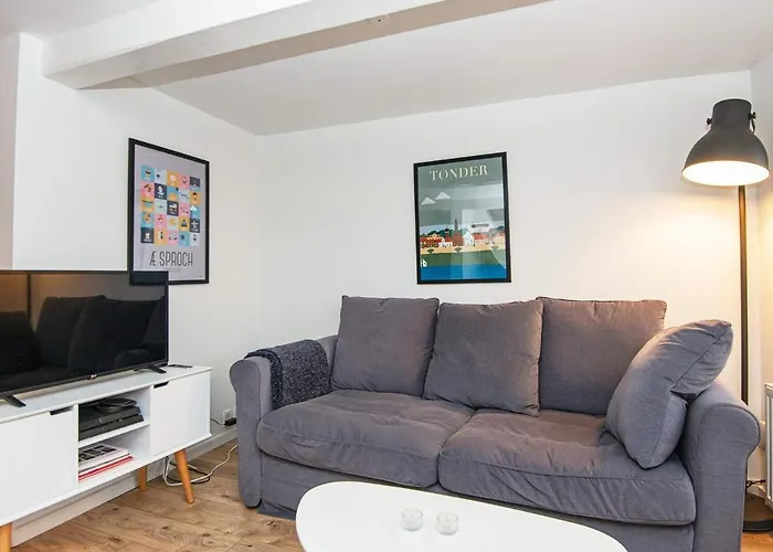 4 Person In Tonder-by Traum *